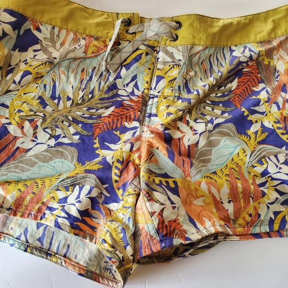 PATAGONIA W'S WAVEFARER BOARDSHORTS  Sz 12 - Picture 8 of 9